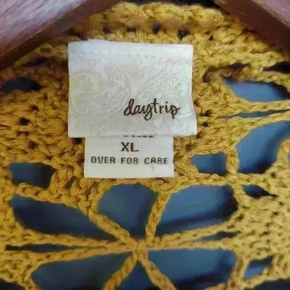 Daytrip Crochet Vest - Picture 5 of 5